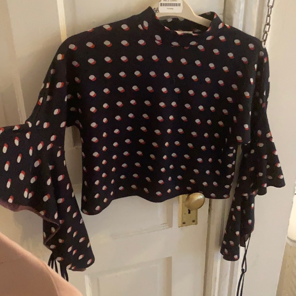 Slightly cropped sweater top